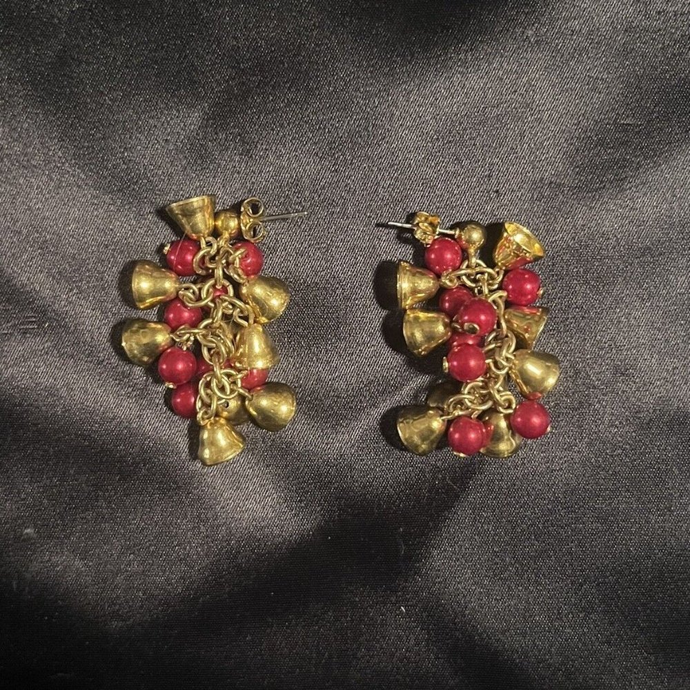 RED AND GOLD WOMENS METALLIC CHRISTMAS HOLIDAY JINGLE BELL PUSH PIN EARRINGS